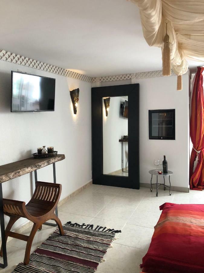Villa Breeze Boutique Guest Rooms, Marbella Sitio de Calahonda Exterior photo